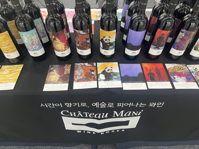 올해 대전 K-아트페어(디카프) 현장에서는 미술과 생활문화의 경계를 허문 와인코리아 부스가 특히 돋보이며 강렬한 존재감을 드러내고 있다. 사진=조정민 기자