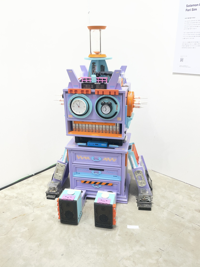 대전 K-아트페어 키즈뮤지엄에 전시된 업사이클링 아트 작품 모습.사진=윤경식 기자