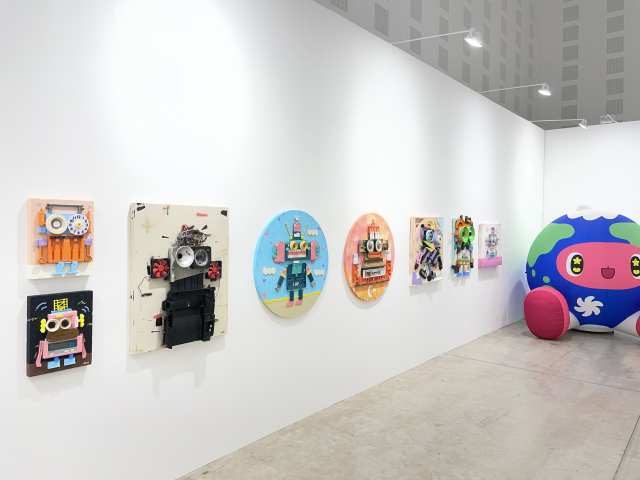 대전 K-아트페어 키즈뮤지엄에 전시된 업사이클링 아트 작품 모습.사진=윤경식 기자