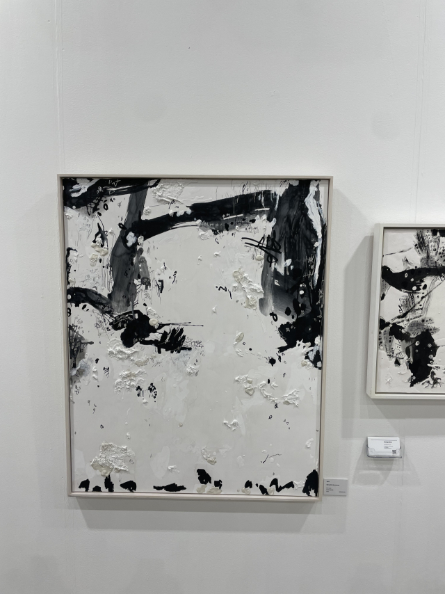 대전 K-아트페어 대전문화재단 부스에 전시된 작품 모습.사진=윤경식 기자