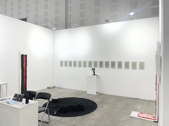 대전 K-아트페어 세르반테스 스페인 문화원 부스에 전시된 아이노아 마르티네스(Ainhoa Martinez) 작가의 작품 모습.사진=윤경식 기자