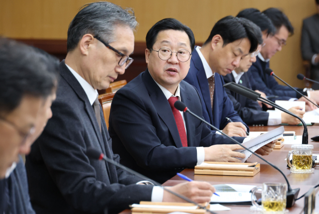 이장우 대전시장은 17일 주재한 주간업무회의에서 대규모 행사 대비 안전관리 강화와 문화·예술 인프라 지원 확대, 도시철도 2호선 안내 표지판 설치 등을 지시했다. 대전시 제공