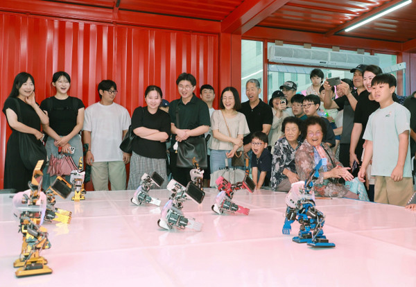 지난 8월 진행된 ‘2025 대전 0시 축제’에 마련된 로봇 체험부스. 대전시 제공