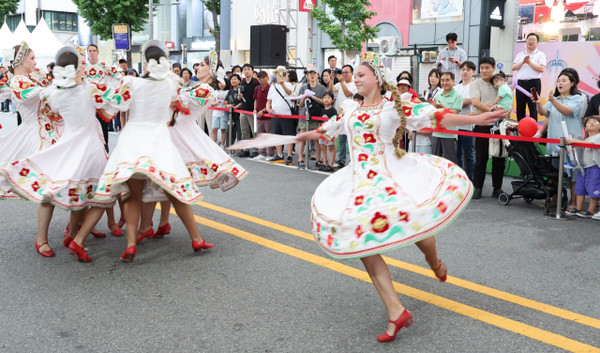지난 8월 열린 ‘2025 대전 0시 축제’에서 진행된 퍼레이드. 대전시 제공