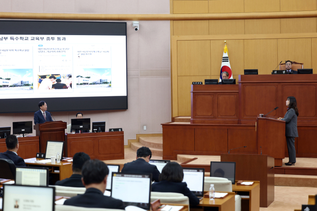 19일 대전시의회에서 열린 제291회 제2차 정례회 제2차 본회의에서 김민숙 의원(더불어민주당, 비례대표)이 시정질문을 진행하고 있다. 대전시의회 제공.