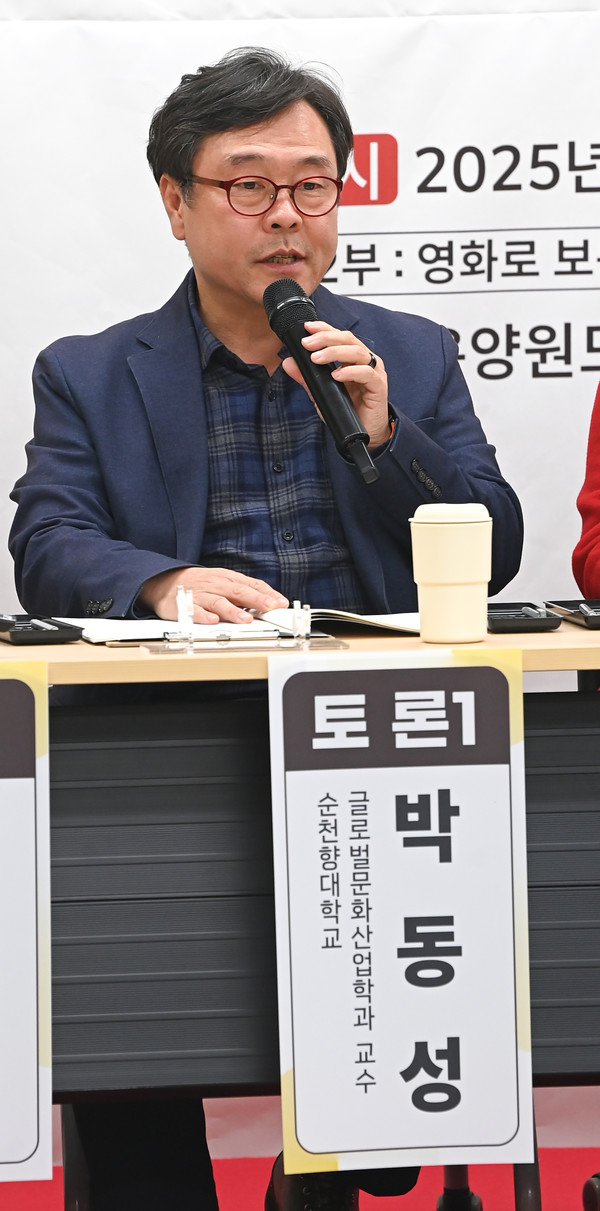 20일 충남 아산시 온양원도심 문화복합시설에서 열린 아산시 이주배경아동 지원체계 마련을 위한 정책토론회에서 박동성 순천향대학교 글로벌문화산업학과 교수가 발언하고 있다. 김주형 기자 kjh2667_@cctoday.co.kr