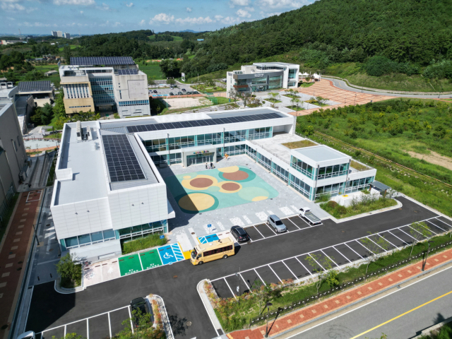 예산군 가족문화복합시설인 ‘예산앤유행복센터’ 전경. 예산군 제공