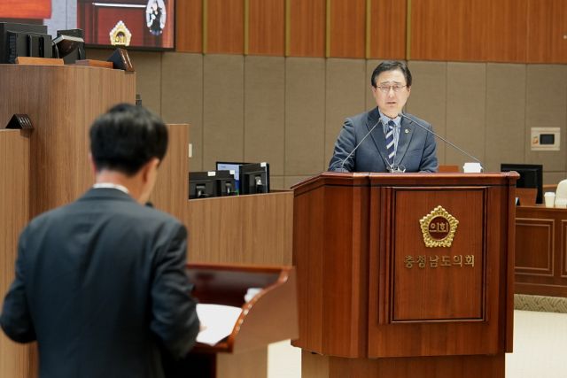 김선태 의원이 김태흠 지사에게 질의하고 있다. 사진=김영정 기자