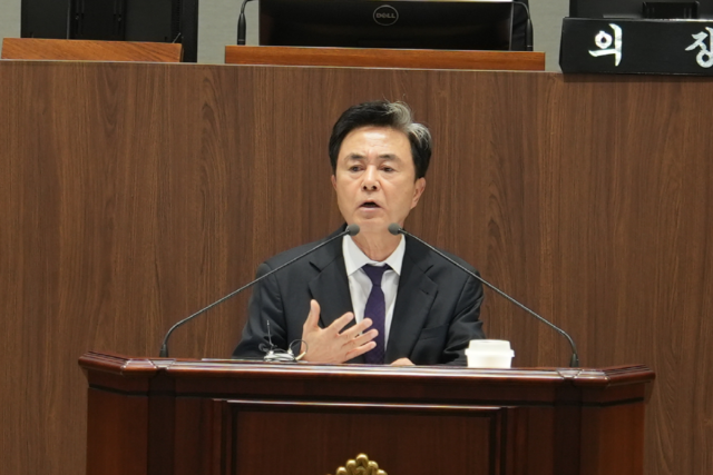 김태흠 지사가 농어촌 기본소득 시범사업' 선정에 따른 충남도 지원 확대 촉구에 대한 답변을 하고 있다. 사진=김영정 기자